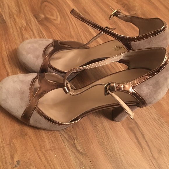 💎Tahari Suede Pumps💎 - Picture 2 of 8